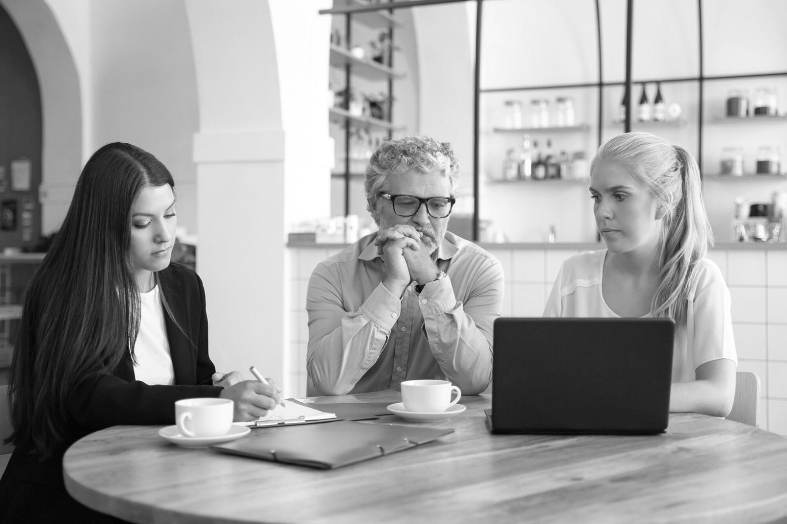 Moderne Finanzanalyse-Arbeitsplätze in unserem Schulungszentrum